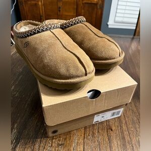 Ugg Tasman slippers women’s size 10 chestnut